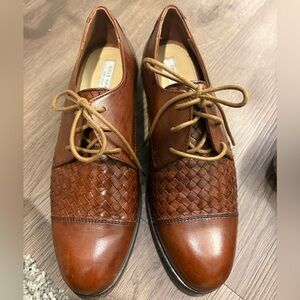 Leather woven Oxford shoes